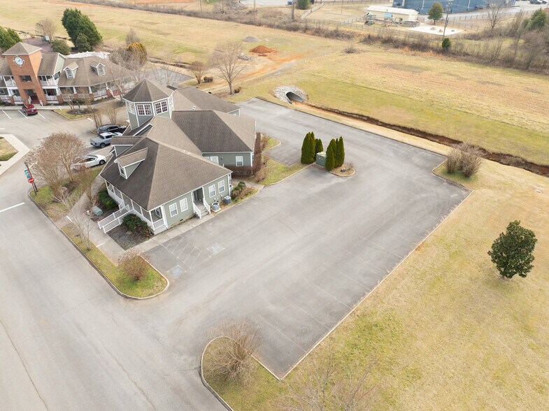 More Photos Of 130 Willowcreek Blvd, Sweetwater Medical For Sale