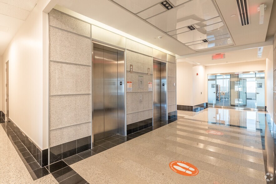 More Photos Of 2250 Boul Alfred-Nobel, Montréal Office For Lease