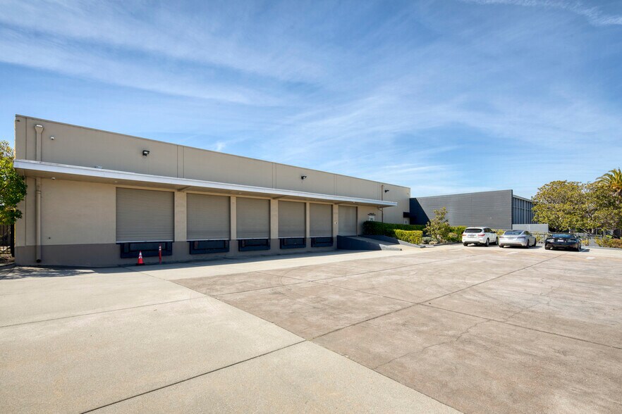 More Photos Of 1755 Rollins Rd, Burlingame Warehouse For Lease