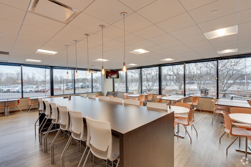 More Photos Of 100 S Saunders Rd, Lake Forest Office For Lease