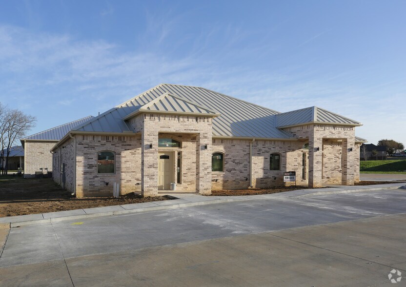 More Photos Of 6144 Precinct Line Rd, Hurst Office For Lease