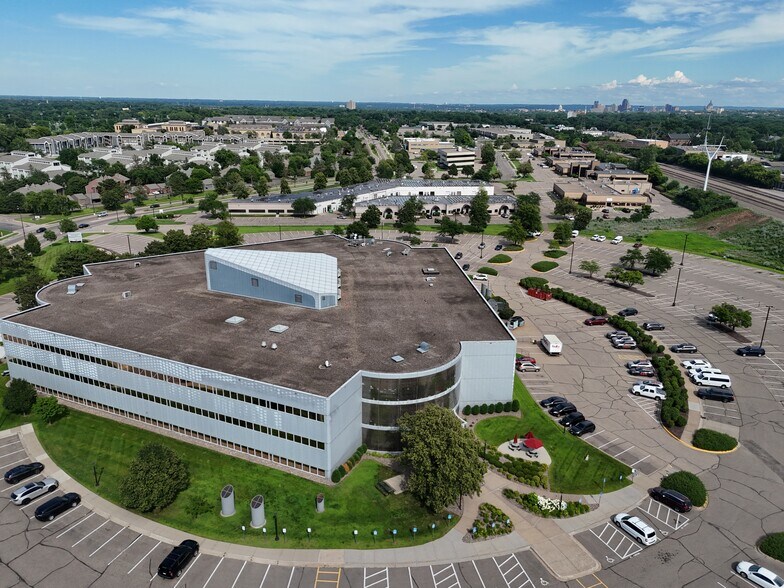 More Photos Of 1450 Energy Park Dr, Saint Paul Office For Lease
