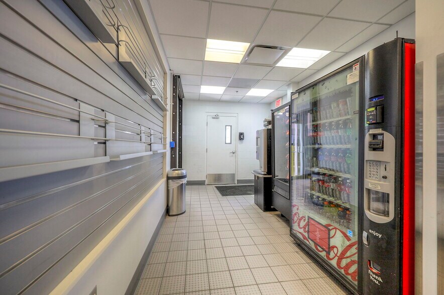 More Photos Of 3921 Frederick Ave, Saint Joseph General Retail For Sale