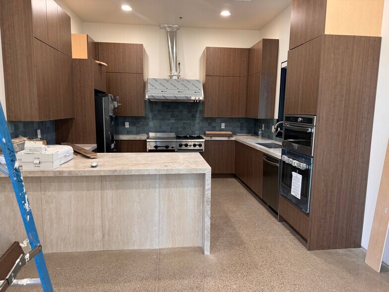 More Photos Of 2882 E Russell Rd, Las Vegas Office For Sale