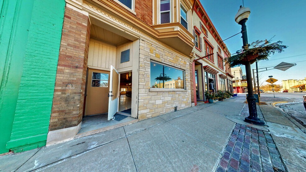 More Photos Of 209 S Main St, Jefferson General Retail For Sale