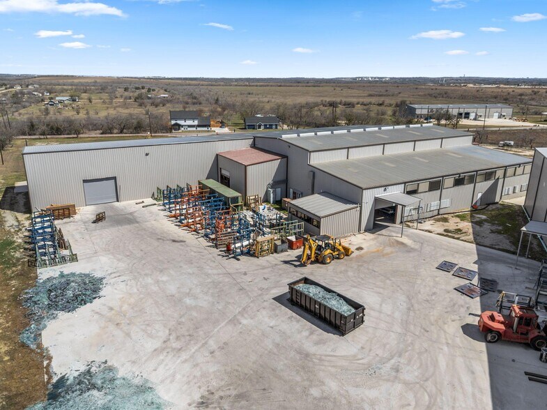 More Photos Of 800 East Watson Ln, New Braunfels Manufacturing For Lease