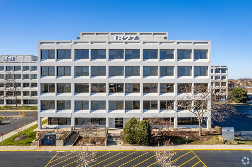 More Photos Of 1827 Walden Office Sq, Schaumburg Office For Lease
