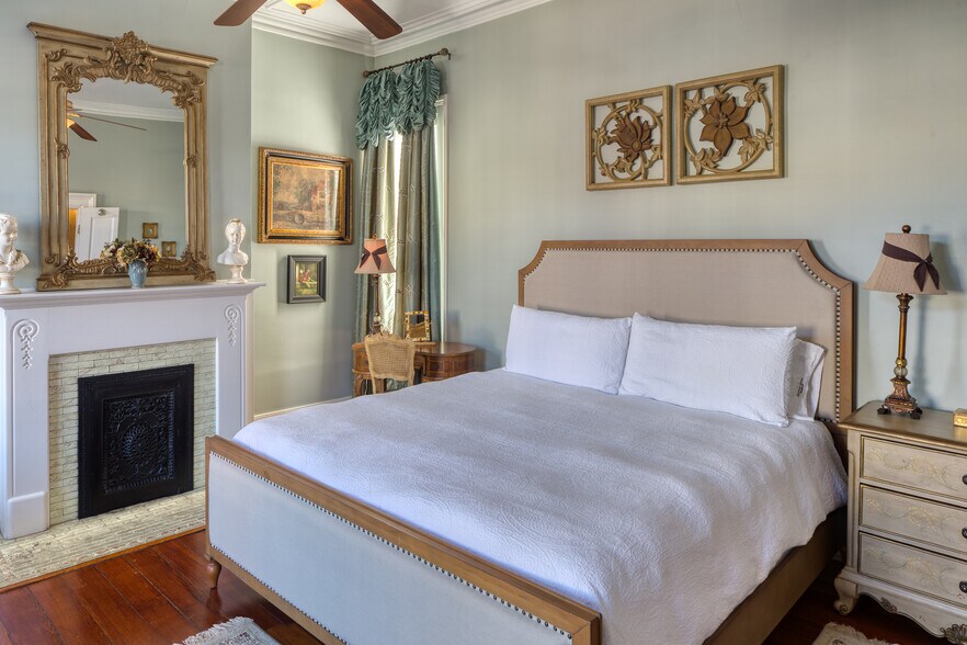 More Photos Of 14 E Taylor St, Savannah Specialty For Sale