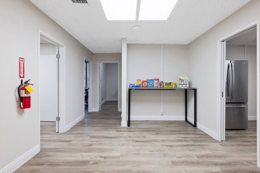 More Photos Of 1620 W Mineral King Ave, Visalia Office For Sale
