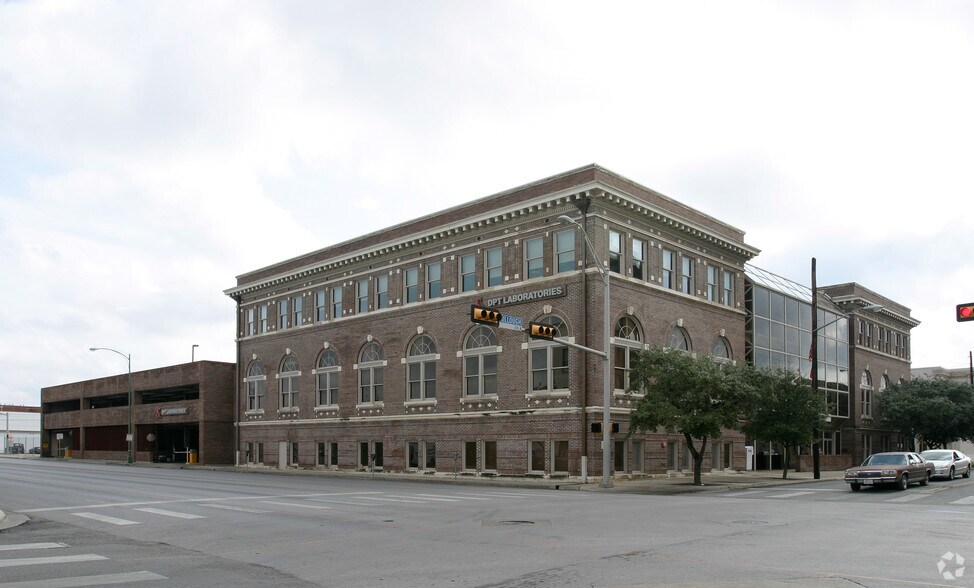 More Photos Of 318 McCullough Ave, San Antonio Office For Sale