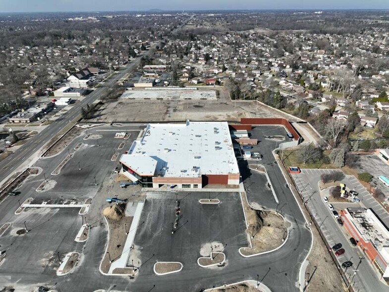 More Photos Of 33462 7 Mile Rd, Livonia Supermarket For Sale