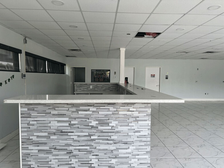 More Photos Of 3433 I-45, Houston Freestanding For Lease