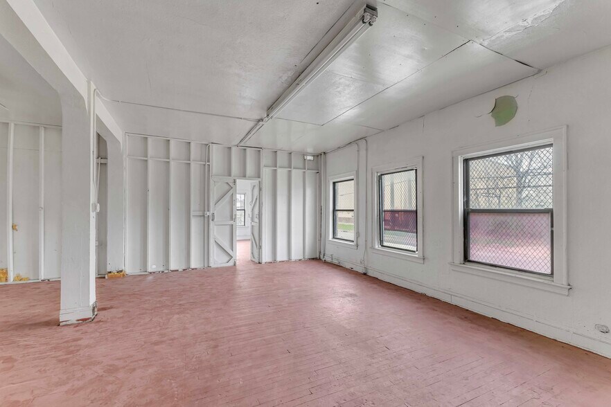More Photos Of 7500 Bessemer Ave, Cleveland Manufacturing For Lease