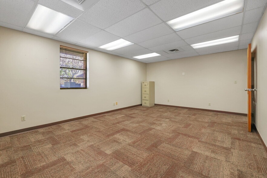 More Photos Of 6601-6535 Chester Ave, Jacksonville Continuing Care Retirement Community For Lease