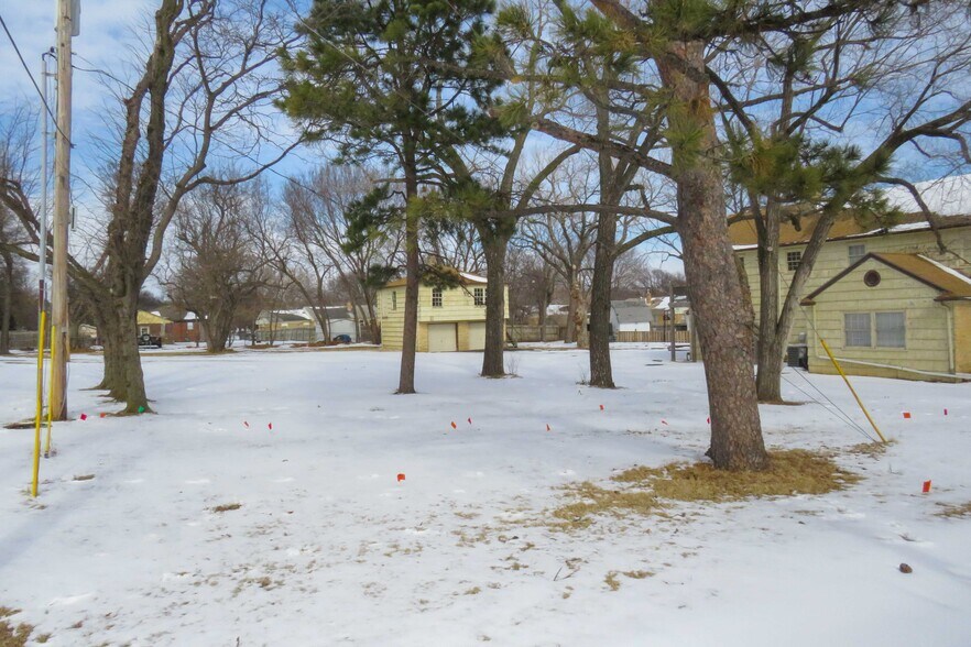 More Photos Of 1245 S Fabrique Dr, Wichita Flex For Sale