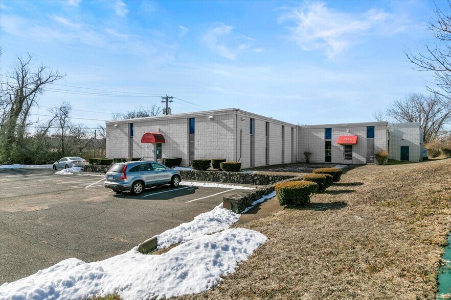 More Photos Of 118 Quinnipiac Ave, North Haven Warehouse For Lease