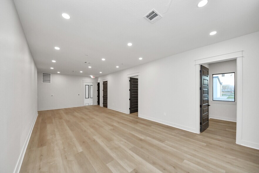 More Photos Of 220 Bella Katy Dr, Katy Office Residential For Lease