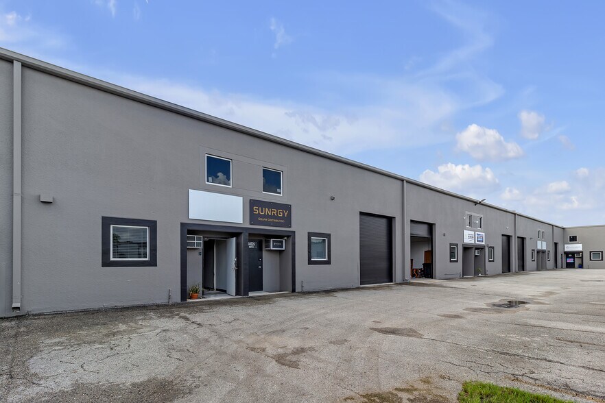 More Photos Of 14000-14048 SW 140th St, Miami Warehouse For Lease