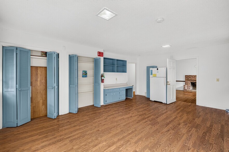 More Photos Of 117 E Salisbury St, Pittsboro Office For Sale
