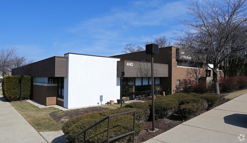 Primary Photo Of 440 Lake Cook Rd, Deerfield Light Distribution For Lease