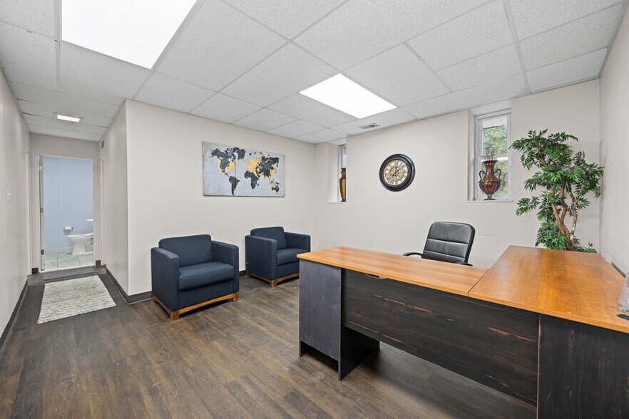 More Photos Of 230 North Ave, Mount Clemens Office For Sale