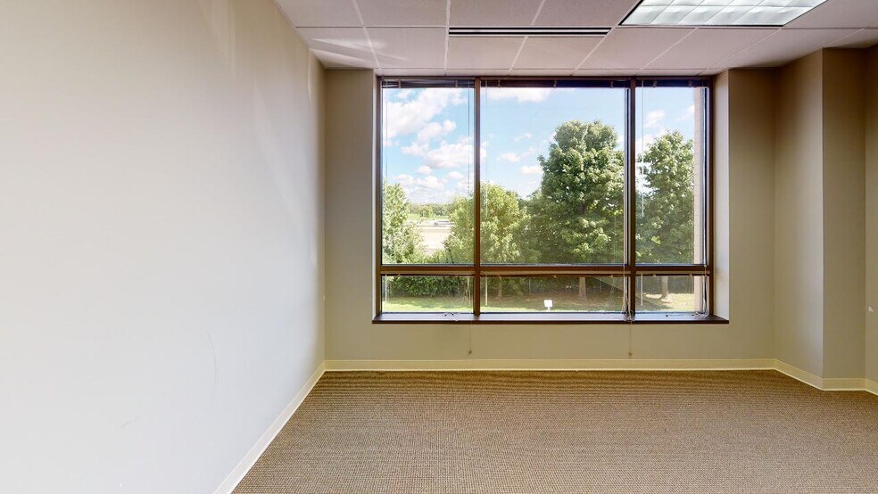 More Photos Of 3610 River Crossing Pky, Indianapolis Office For Lease