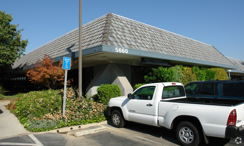 Primary Photo Of 5660 N Fresno St, Fresno Medical For Sale