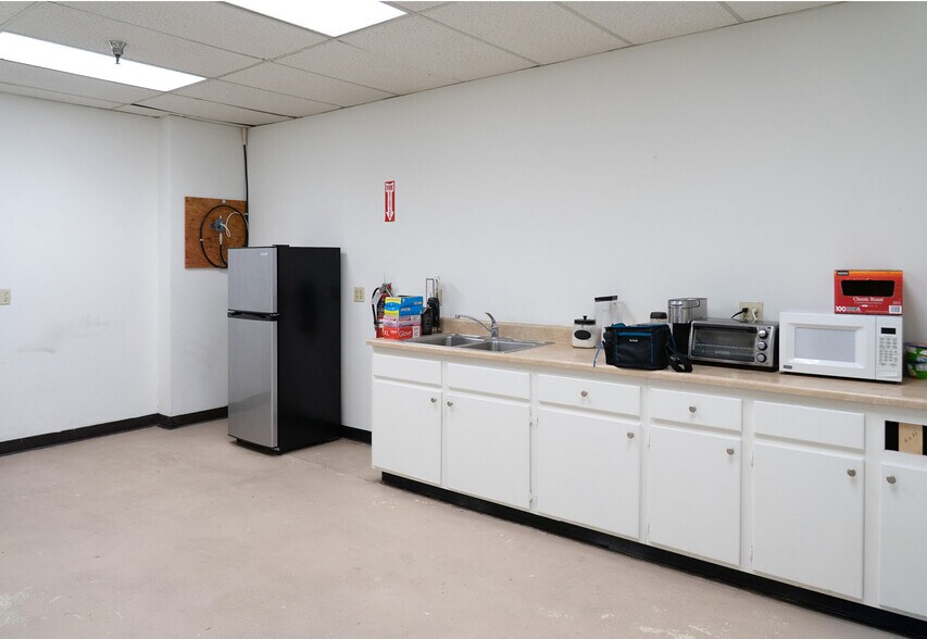 More Photos Of 4711 S Alameda St, Vernon Manufacturing For Lease