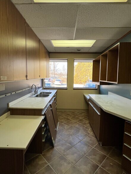 More Photos Of 4656 W Jefferson Blvd, Fort Wayne Unknown For Lease