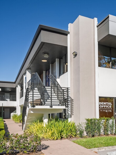 More Photos Of 1021 Ives Dairy Rd, Miami Unknown For Lease