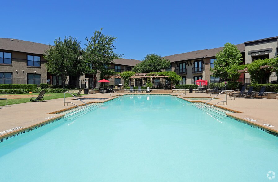 More Photos Of 2000 E Arapaho Rd, Richardson Apartments For Lease