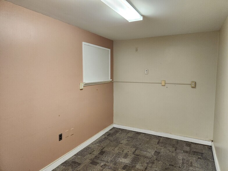 More Photos Of 2828 10th St NE, Washington Warehouse For Lease