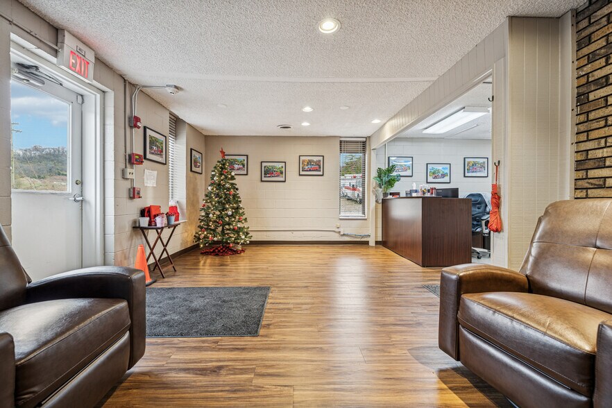More Photos Of 3502 Dickerson Pike, Nashville Flex For Sale