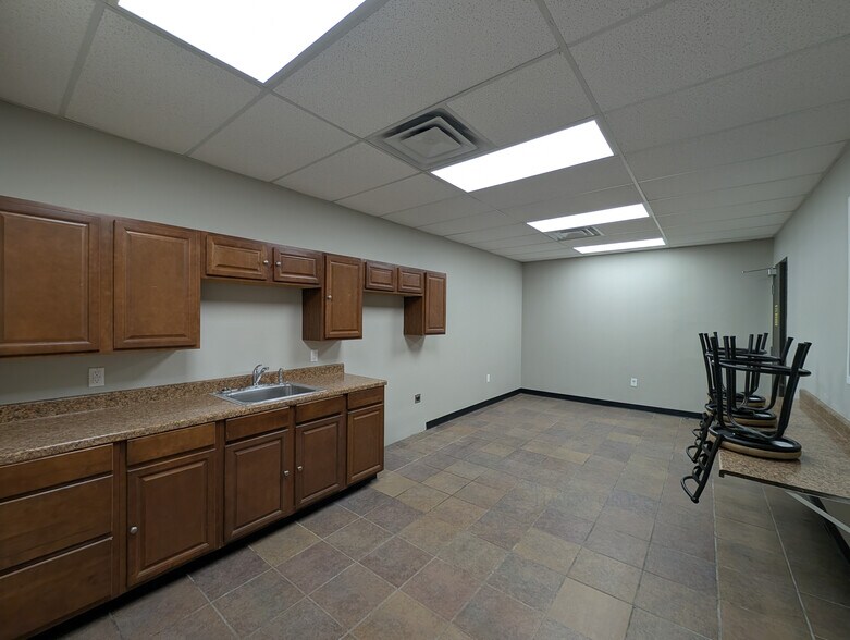 More Photos Of 2807 S County Road 1242, Midland Warehouse For Lease