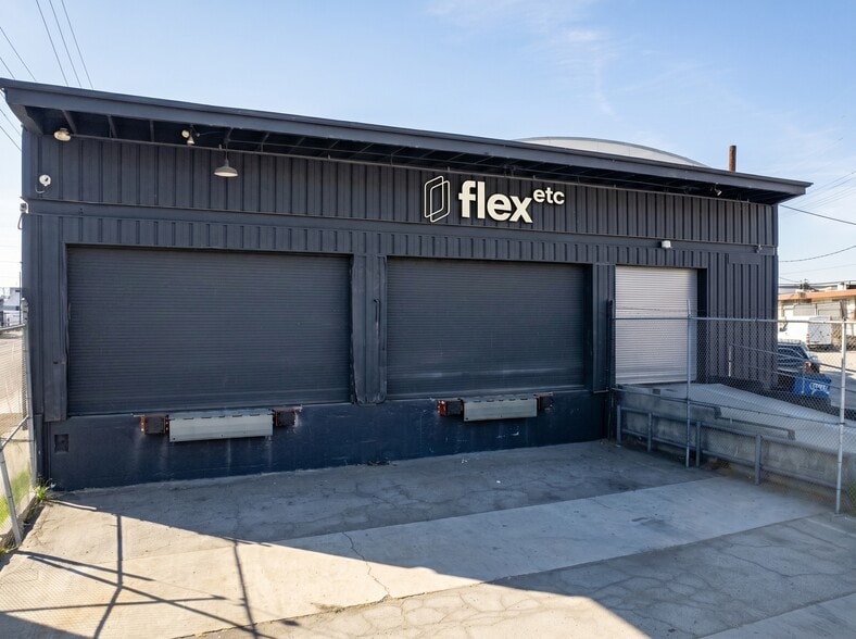 More Photos Of 3040 E 12th St, Los Angeles Warehouse For Lease