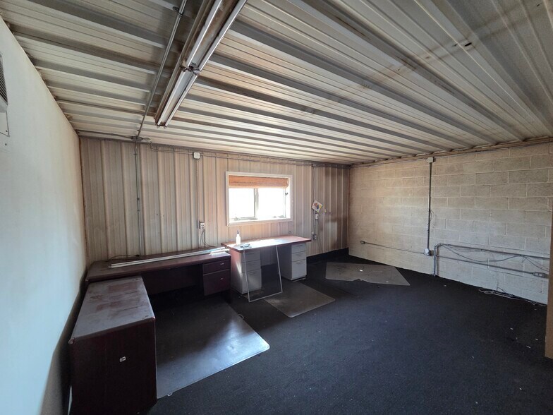 More Photos Of 21757 S Center Ave, New Lenox Warehouse For Lease