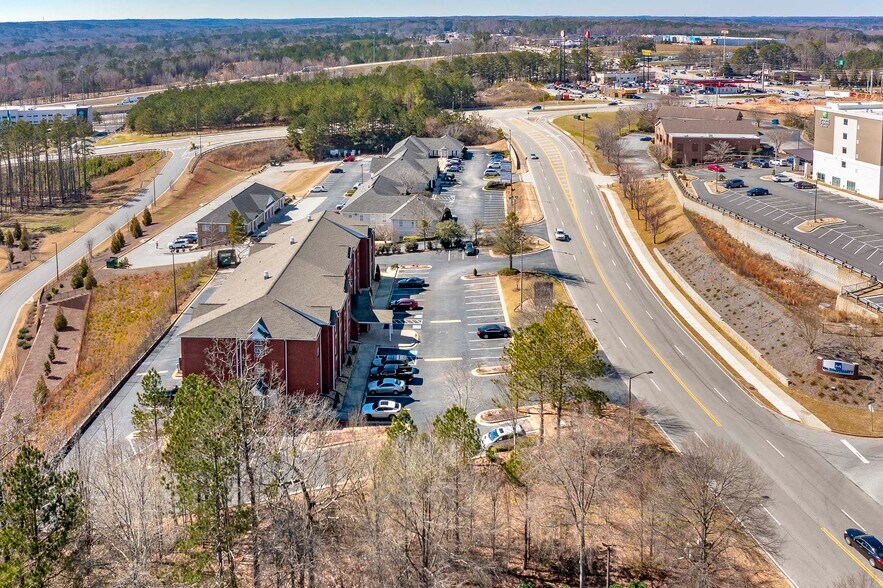 More Photos Of 195 Country Club Dr, Stockbridge Hotel For Sale