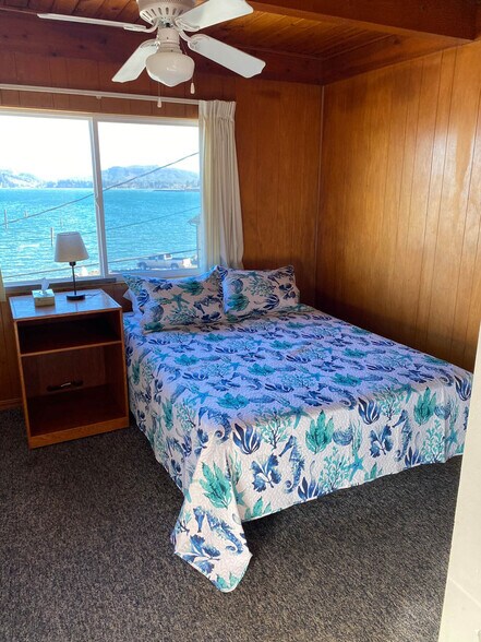 More Photos Of 291 Front St, Sekiu Hotel For Sale