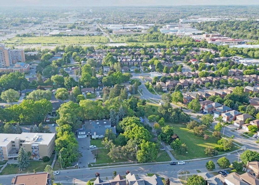 More Photos Of 83 Dunlop St, Richmond Hill Daycare Center For Sale