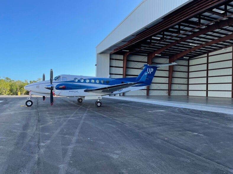 More Photos Of 2006 Mainsail, Naples Airplane Hangar For Lease