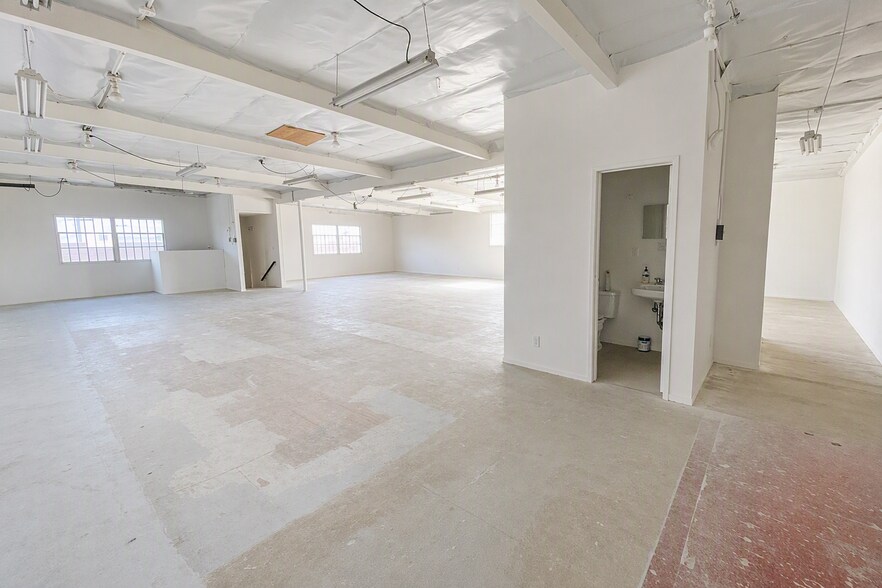 More Photos Of 14005-14009 Crenshaw Blvd, Hawthorne Warehouse For Lease