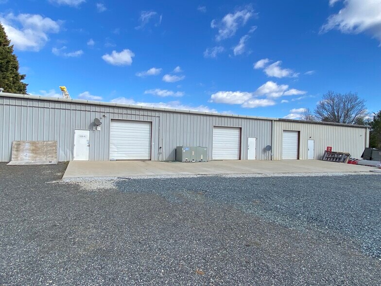 More Photos Of 320 Forum Pky, Rural Hall Warehouse For Lease