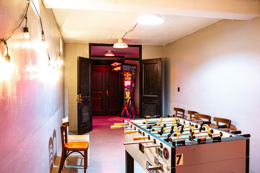 More Photos Of 302 S Magnolia St, Hearne Restaurant For Sale