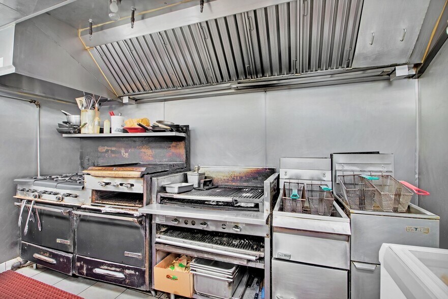 More Photos Of 33 Orange Ave, Walden Restaurant For Sale