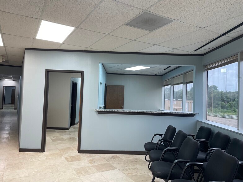 More Photos Of 722 Fairmont Pky, Pasadena Light Manufacturing For Lease