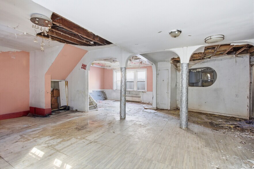 More Photos Of 27 E 18th St, Brooklyn Storefront Retail Residential For Sale