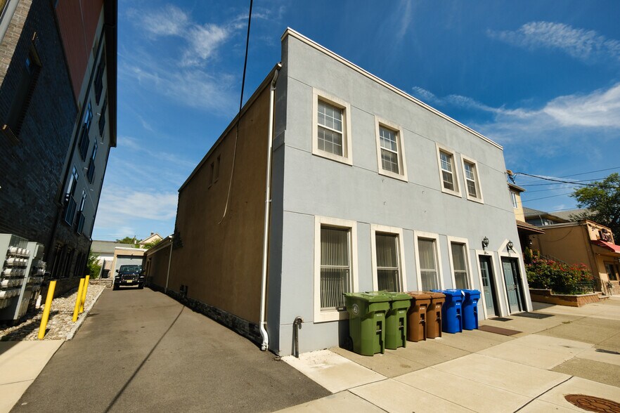 Primary Photo Of 30 W Price St, Linden Showroom For Lease