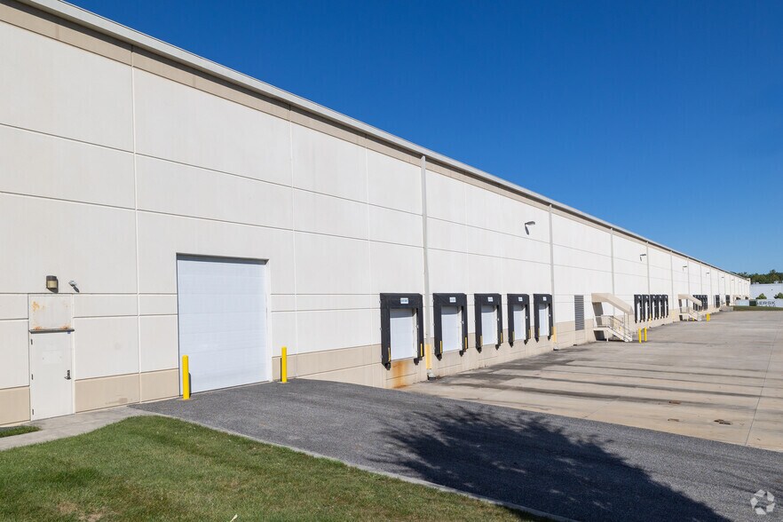 More Photos Of 1411 Tangier Dr, Middle River Warehouse For Lease