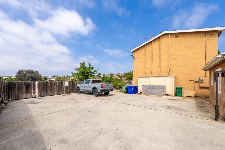 More Photos Of 6736-6740 Kelly St, San Diego Apartments For Sale