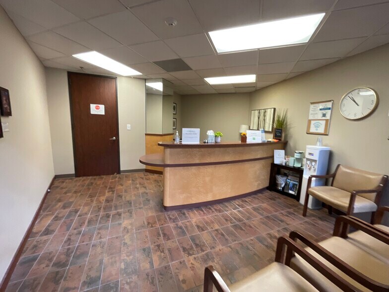 More Photos Of 950 Lee St, Des Plaines Office For Lease